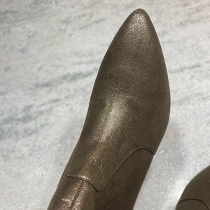 Clarks ankle boots size 11 copper.